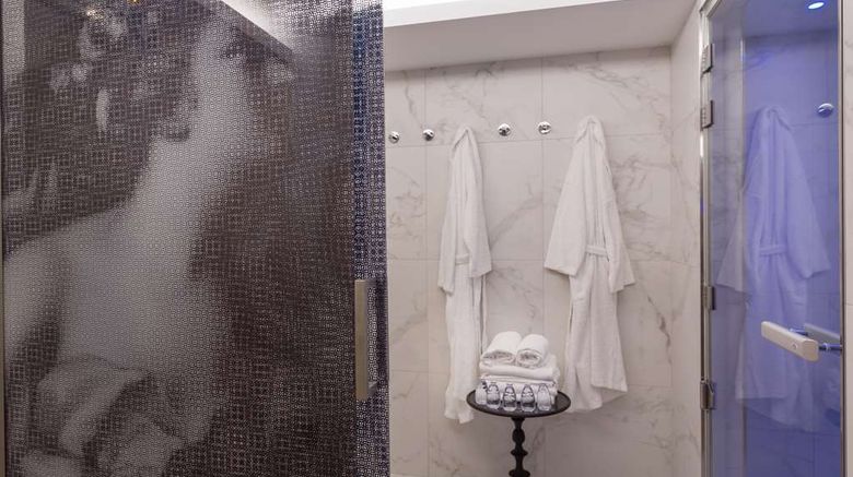 <b>La Comtesse Hotel Spa</b>. Images powered by <a href="https://iceportal.shijigroup.com/" title="IcePortal" target="_blank">IcePortal</a>.