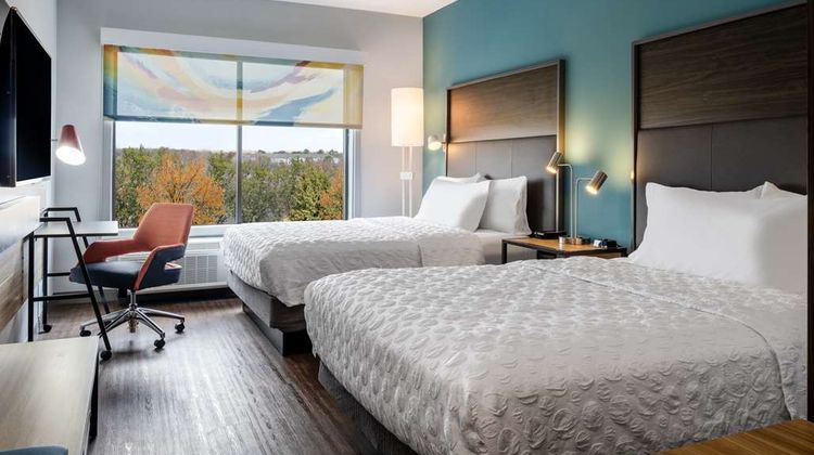 Tru by Hilton Chesapeake Greenbrier Room