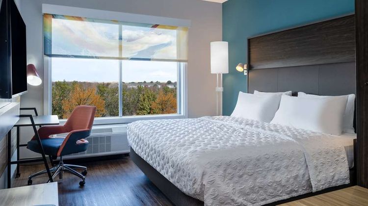 Tru by Hilton Chesapeake Greenbrier Room