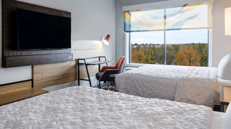 Tru by Hilton Chesapeake Greenbrier Room