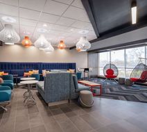 Tru by Hilton Chesapeake Greenbrier Lobby