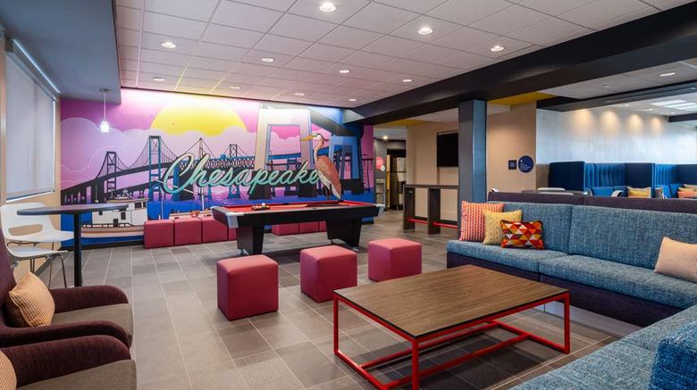 <b>Tru by Hilton Chesapeake Greenbrier Lobby</b>. Images powered by <a href="https://iceportal.shijigroup.com/" title="IcePortal" target="_blank">IcePortal</a>.