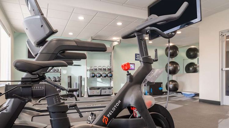 Tru by Hilton Chesapeake Greenbrier Health