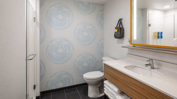 Tru by Hilton Chesapeake Greenbrier Room