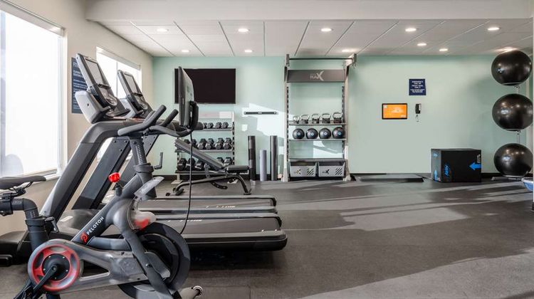 Tru by Hilton Chesapeake Greenbrier Health