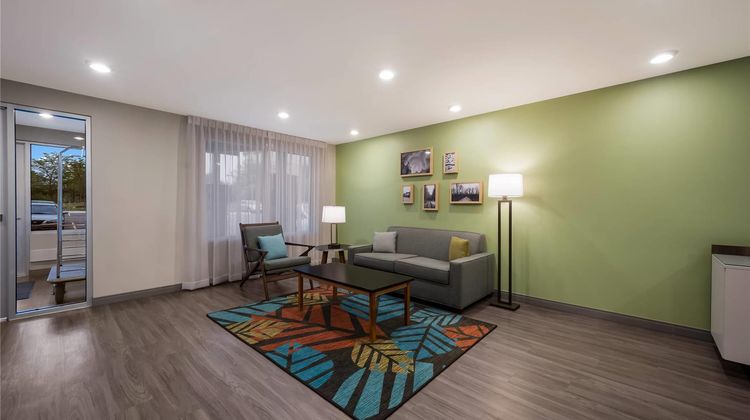 WoodSpring Suites Wixom - Novi Lobby