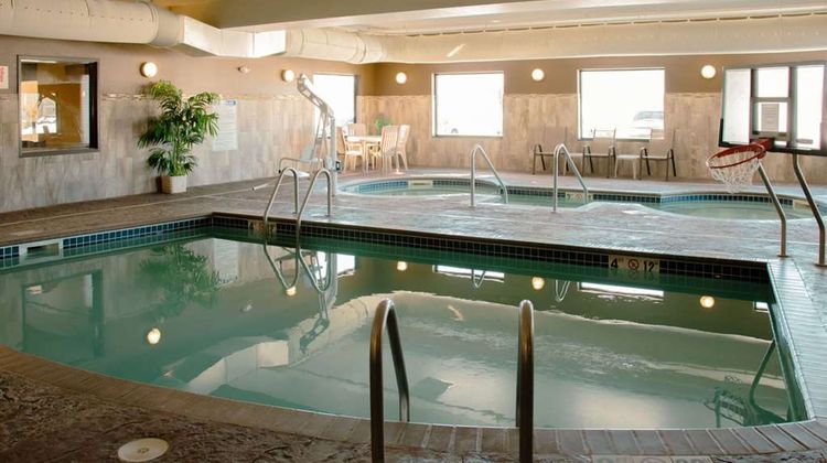 Grand Forks Lodge and Suites Pool