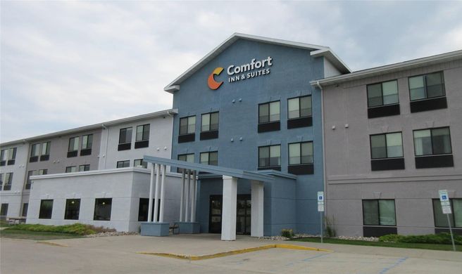 Comfort Inn & Suites Grand Forks Exterior