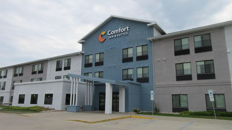 Comfort Inn & Suites Grand Forks Exterior