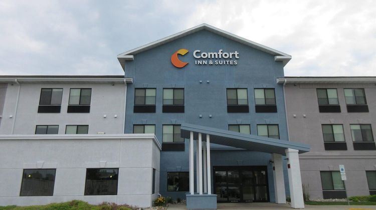 Comfort Inn & Suites Grand Forks Exterior