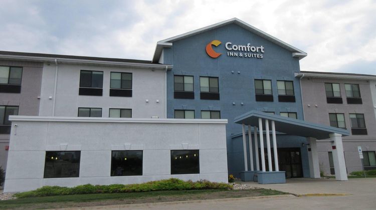 Comfort Inn & Suites Grand Forks Exterior