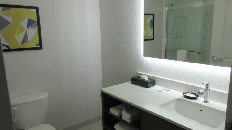 Comfort Inn & Suites Grand Forks Room