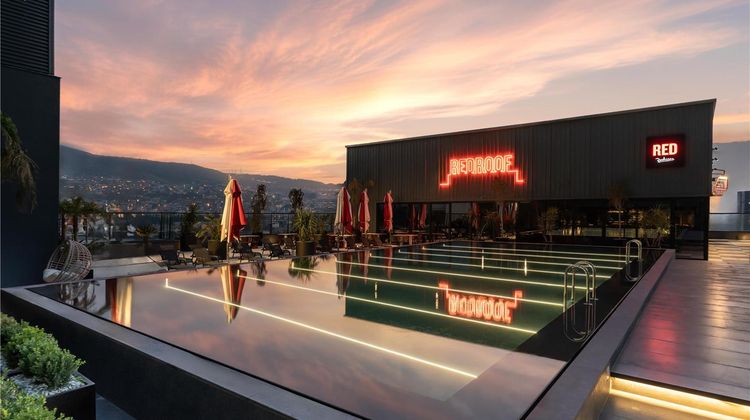 Radisson RED Izmir Point Bornova Pool
