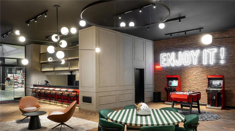 Radisson RED Izmir Point Bornova Lobby