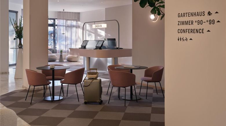 <b>Flemings Hotel Muenchen Schwabing Lobby</b>. Images powered by <a href="https://iceportal.shijigroup.com/" title="IcePortal" target="_blank">IcePortal</a>.