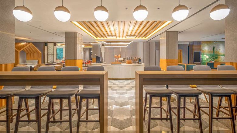 <b>Hilton Garden Inn Guangzhou Baiyun Airpt Lobby</b>. Images powered by <a href="https://iceportal.shijigroup.com/" title="IcePortal" target="_blank">IcePortal</a>.