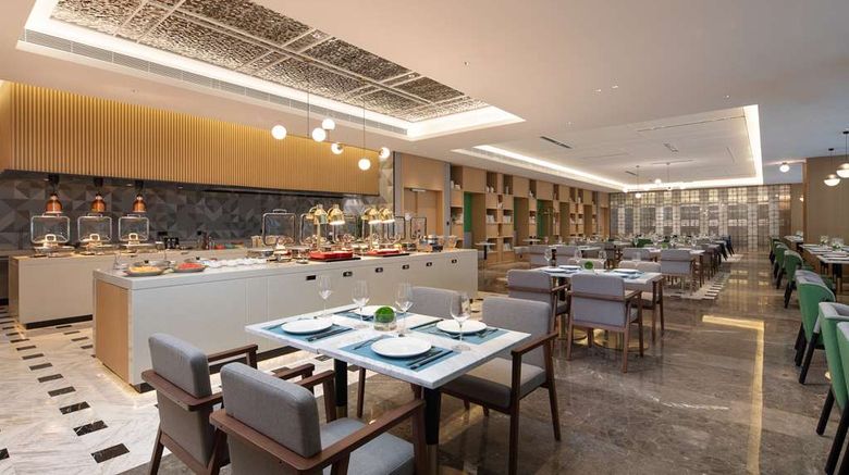 <b>Hilton Garden Inn Guangming Hongqiao Prk Restaurant</b>. Images powered by <a href="https://iceportal.shijigroup.com/" title="IcePortal" target="_blank">IcePortal</a>.