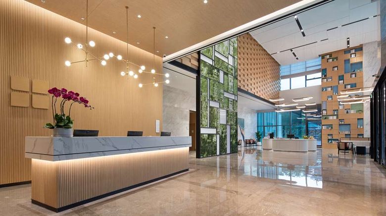 <b>Hilton Garden Inn Guangming Hongqiao Prk Lobby</b>. Images powered by <a href="https://iceportal.shijigroup.com/" title="IcePortal" target="_blank">IcePortal</a>.