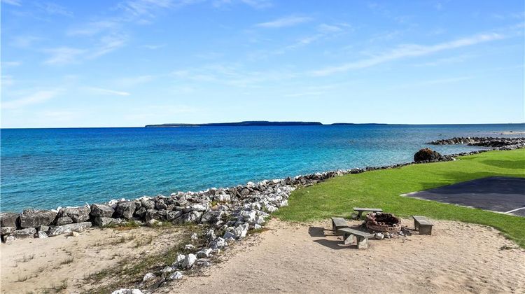 Hampton Inn St Ignace Lakefront Mackinac Beach