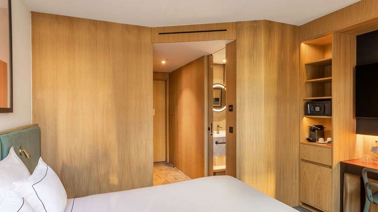 <b>Arts Hotel Porto Tapestry Coll by Hilton Room</b>. Images powered by <a href="https://iceportal.shijigroup.com/" title="IcePortal" target="_blank">IcePortal</a>.