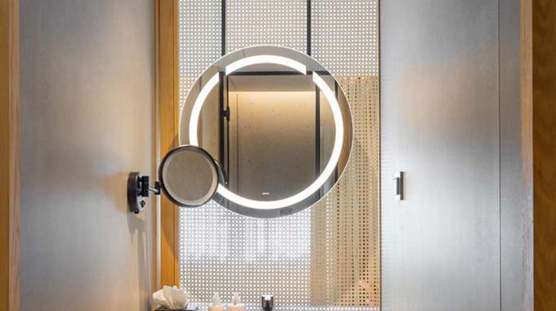 <b>Arts Hotel Porto Tapestry Coll by Hilton Room</b>. Images powered by <a href="https://iceportal.shijigroup.com/" title="IcePortal" target="_blank">IcePortal</a>.