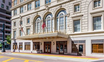 Hotel Flor Tampa Downtown, Tapestry Coll