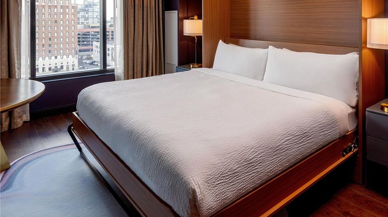 <b>Tempo by Hilton Nashville Downtown Room</b>. Images powered by <a href="https://iceportal.shijigroup.com/" title="IcePortal" target="_blank">IcePortal</a>.