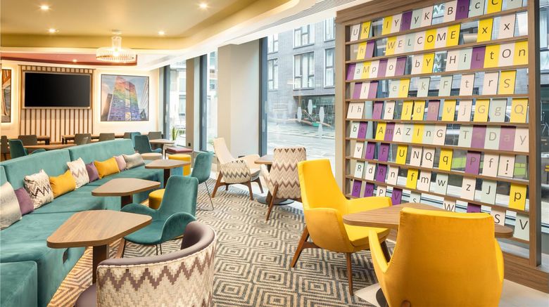 <b>Hampton by Hilton London Old Street Lobby</b>. Images powered by <a href="https://iceportal.shijigroup.com/" title="IcePortal" target="_blank">IcePortal</a>.