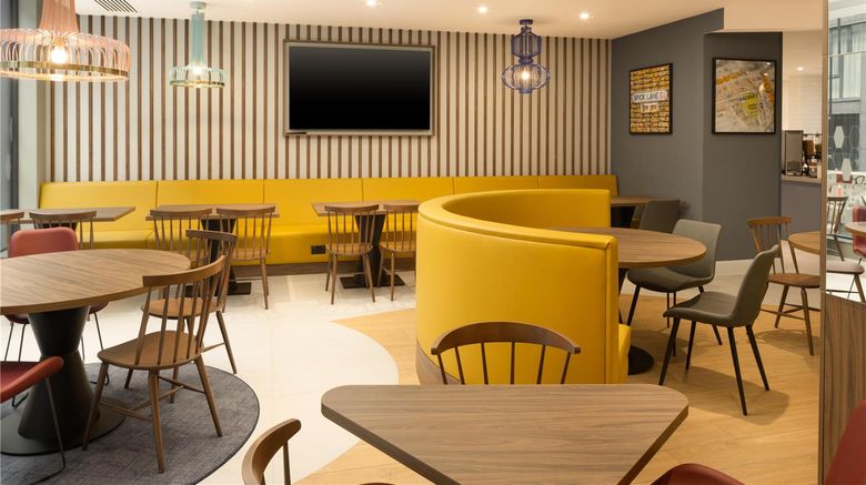 <b>Hampton by Hilton London Old Street Lobby</b>. Images powered by <a href="https://iceportal.shijigroup.com/" title="IcePortal" target="_blank">IcePortal</a>.