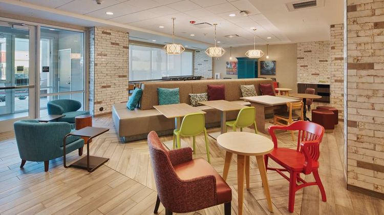 Home2 Suites by Hilton Sacramento @ CSUS Lobby