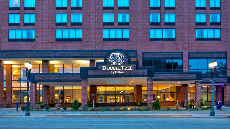<b>DoubleTree by Hilton Lansing Exterior</b>. Images powered by <a href="https://iceportal.shijigroup.com/" title="IcePortal" target="_blank">IcePortal</a>.