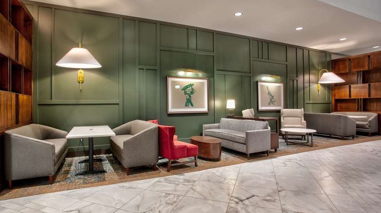 DoubleTree by Hilton Lansing Lobby