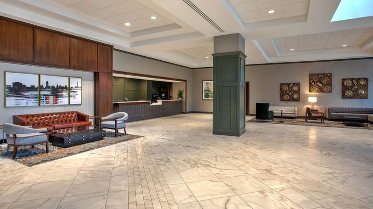 DoubleTree by Hilton Lansing Lobby