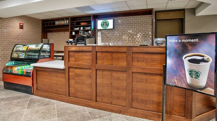 DoubleTree by Hilton Lansing Restaurant