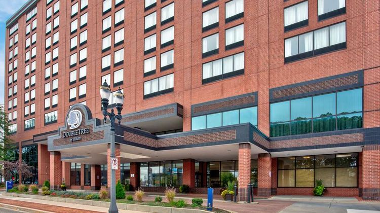 DoubleTree by Hilton Lansing Exterior