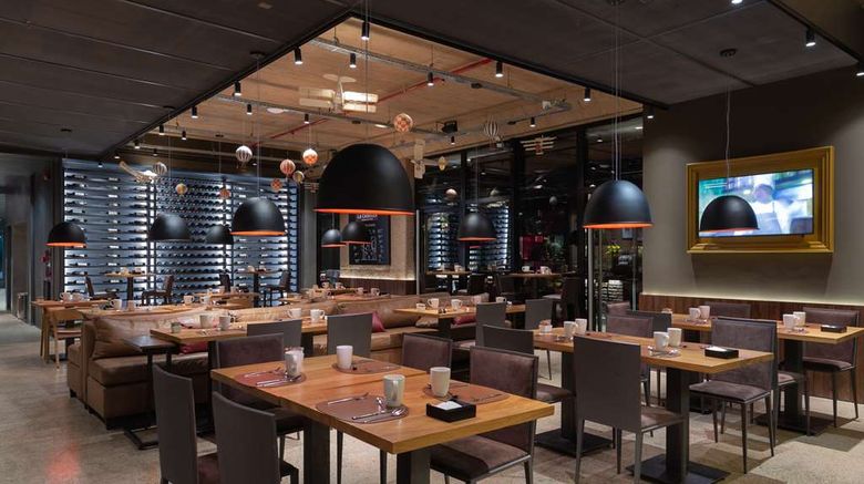 <b>Hualta Hotel Mendoza, Curio Collection Restaurant</b>. Images powered by <a href="https://iceportal.shijigroup.com/" title="IcePortal" target="_blank">IcePortal</a>.