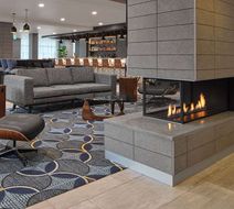 River's Edge Hotel, Tapestry Coll Hilton Lobby