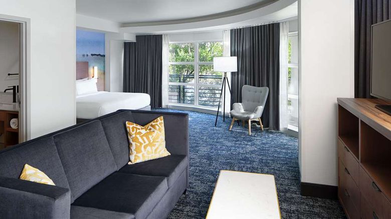 <b>River's Edge Hotel, Tapestry Coll Hilton Room</b>. Images powered by <a href="https://iceportal.shijigroup.com/" title="IcePortal" target="_blank">IcePortal</a>.