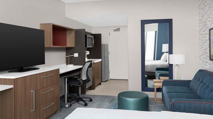 Home2 Suites by Hilton Falls Church Room