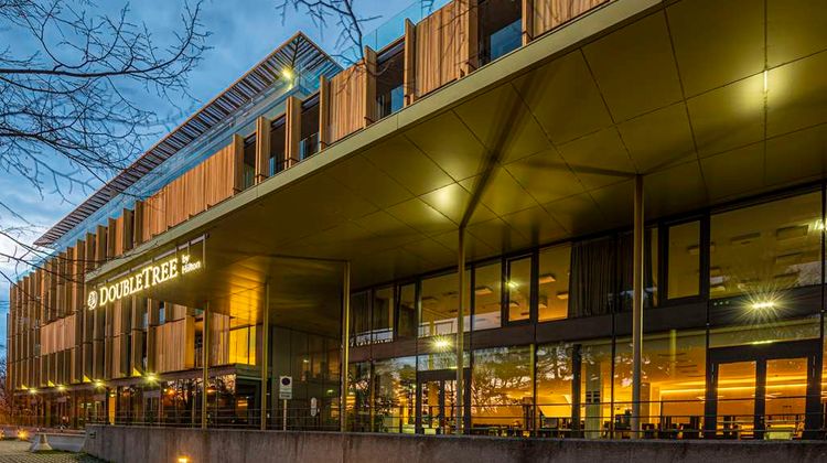 DoubleTree by Hilton Vienna Schonbrunn Exterior