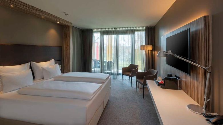 <b>DoubleTree by Hilton Vienna Schonbrunn Room</b>. Images powered by <a href="https://iceportal.shijigroup.com/" title="IcePortal" target="_blank">IcePortal</a>.