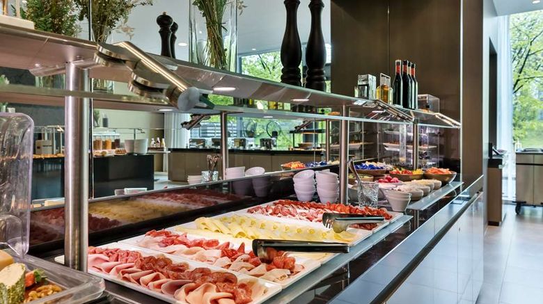 <b>DoubleTree by Hilton Vienna Schonbrunn Restaurant</b>. Images powered by <a href="https://iceportal.shijigroup.com/" title="IcePortal" target="_blank">IcePortal</a>.