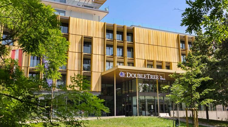 DoubleTree by Hilton Vienna Schonbrunn Exterior