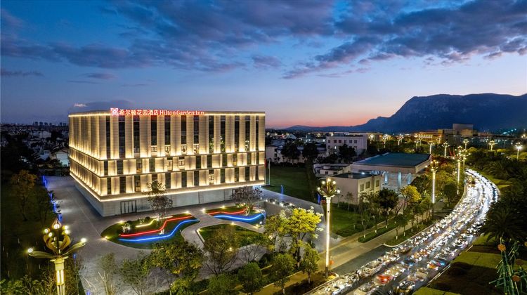 Hilton Garden Inn Kunming Dianchi Exterior