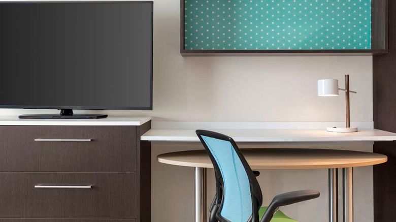 <b>Home2 Suites by Hilton Milwaukee West Room</b>. Images powered by <a href="https://iceportal.shijigroup.com/" title="IcePortal" target="_blank">IcePortal</a>.
