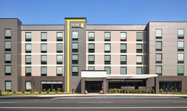Home2 Suites by Hilton Milwaukee West Exterior