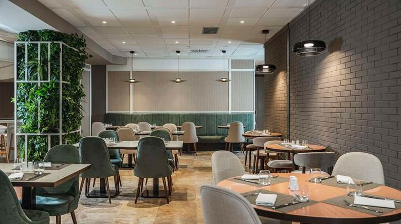 <b>Hilton Garden Inn Bologna North Restaurant</b>. Images powered by <a href="https://iceportal.shijigroup.com/" title="IcePortal" target="_blank">IcePortal</a>.
