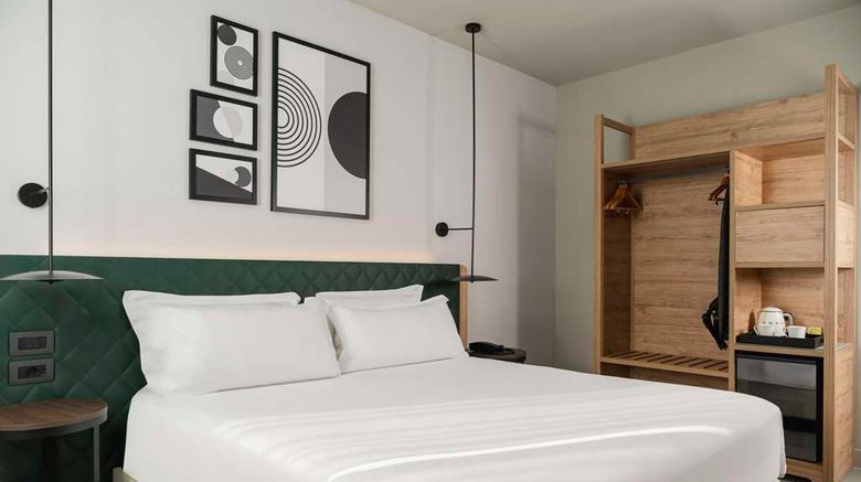 <b>Hilton Garden Inn Bologna North Room</b>. Images powered by <a href="https://iceportal.shijigroup.com/" title="IcePortal" target="_blank">IcePortal</a>.