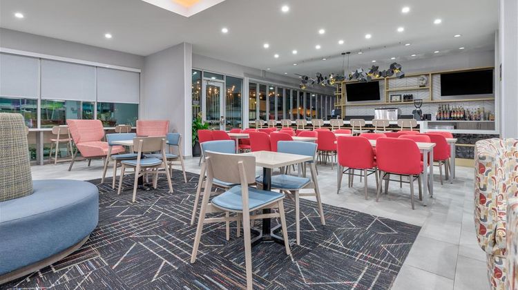 Home2 Suites by Hilton Paris Lobby