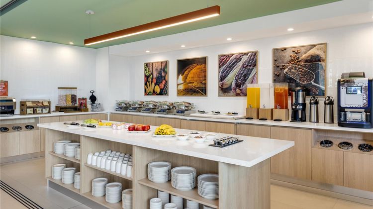 Hampton by Hilton Guanacaste Airport Restaurant